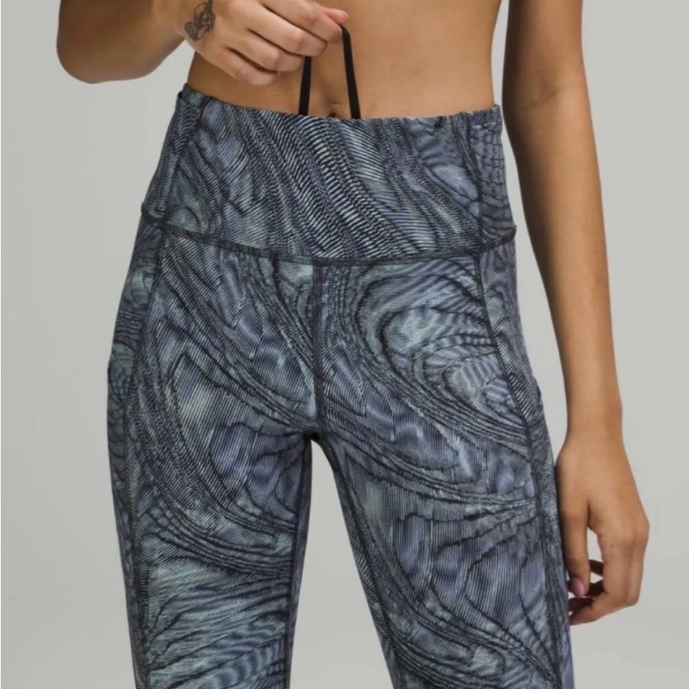 Lululemon Fast and Free Tight 25” Dimensional Icing Blue Multi Size 4 - Picture 3 of 9